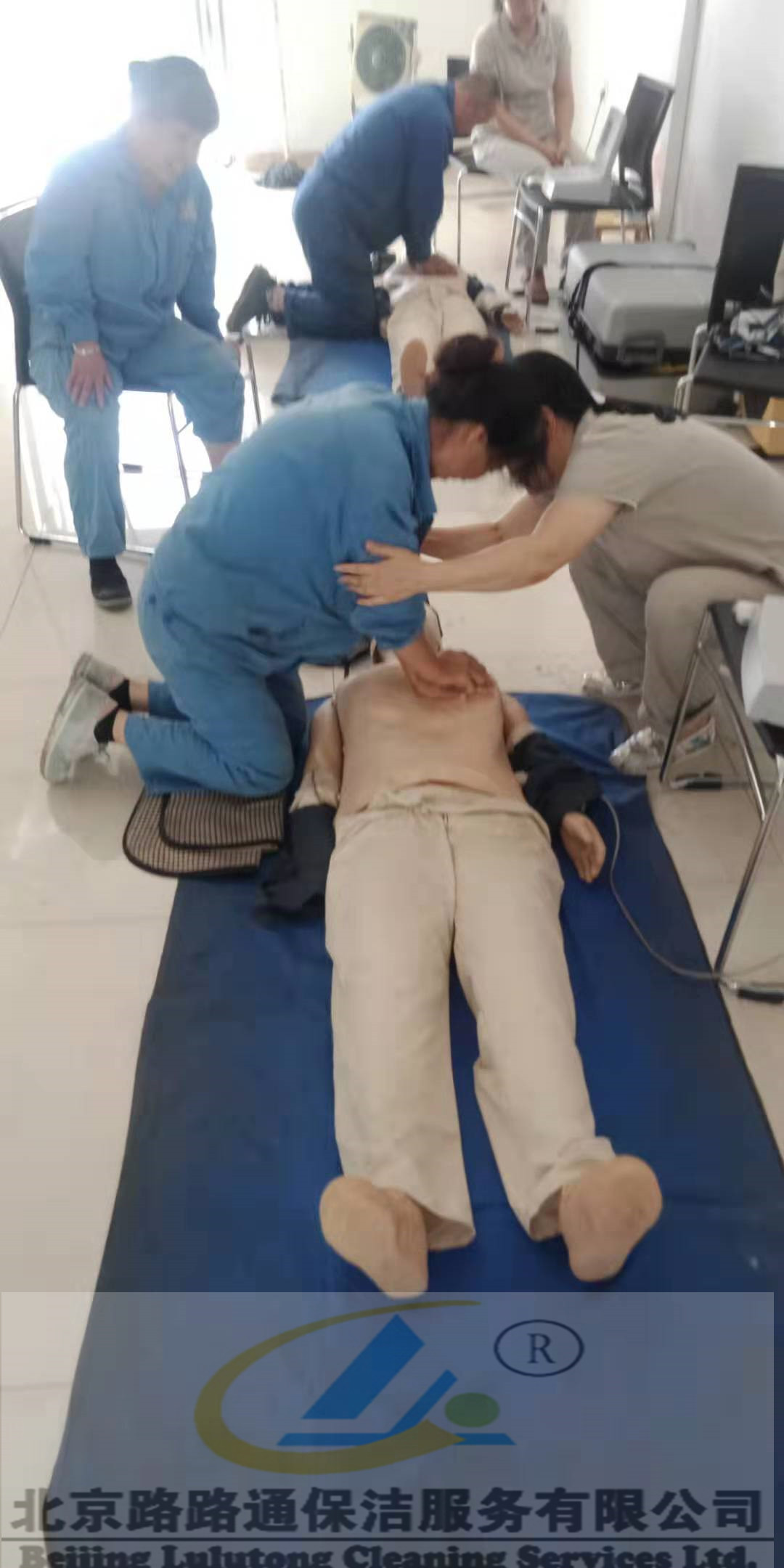 員工參加急救實操學習(圖5)